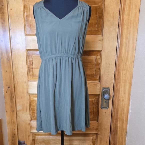 Old Navy Green Mini M - Picture 1 of 4